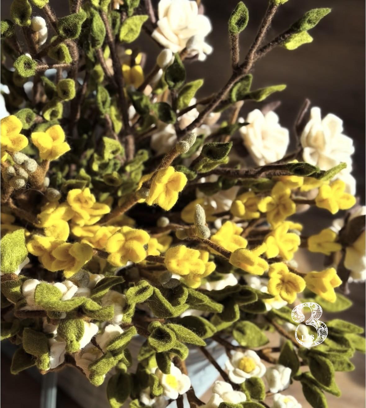 Fleur Glycine dark purple branche Wisteria en feutrine artisanal Gry&Sif – Image 3