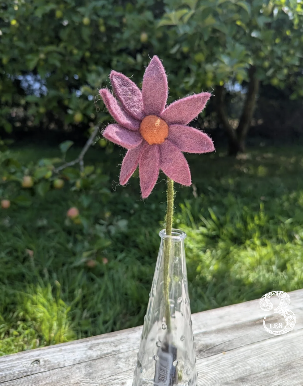 Fleur de cosmos en feutre 30 cm – Gry & Sif 13016