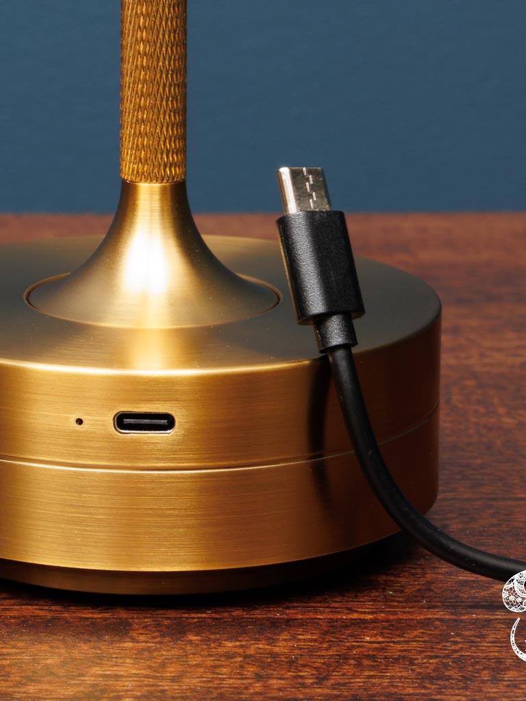 Lampe nomade noire chargeur USB-C Horizon en metal Chehoma – Image 3